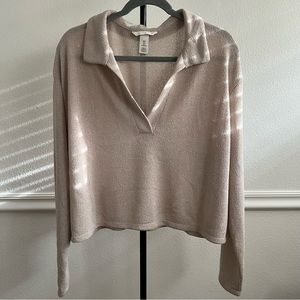 Lightweight slightly oversized cropped collared sweater